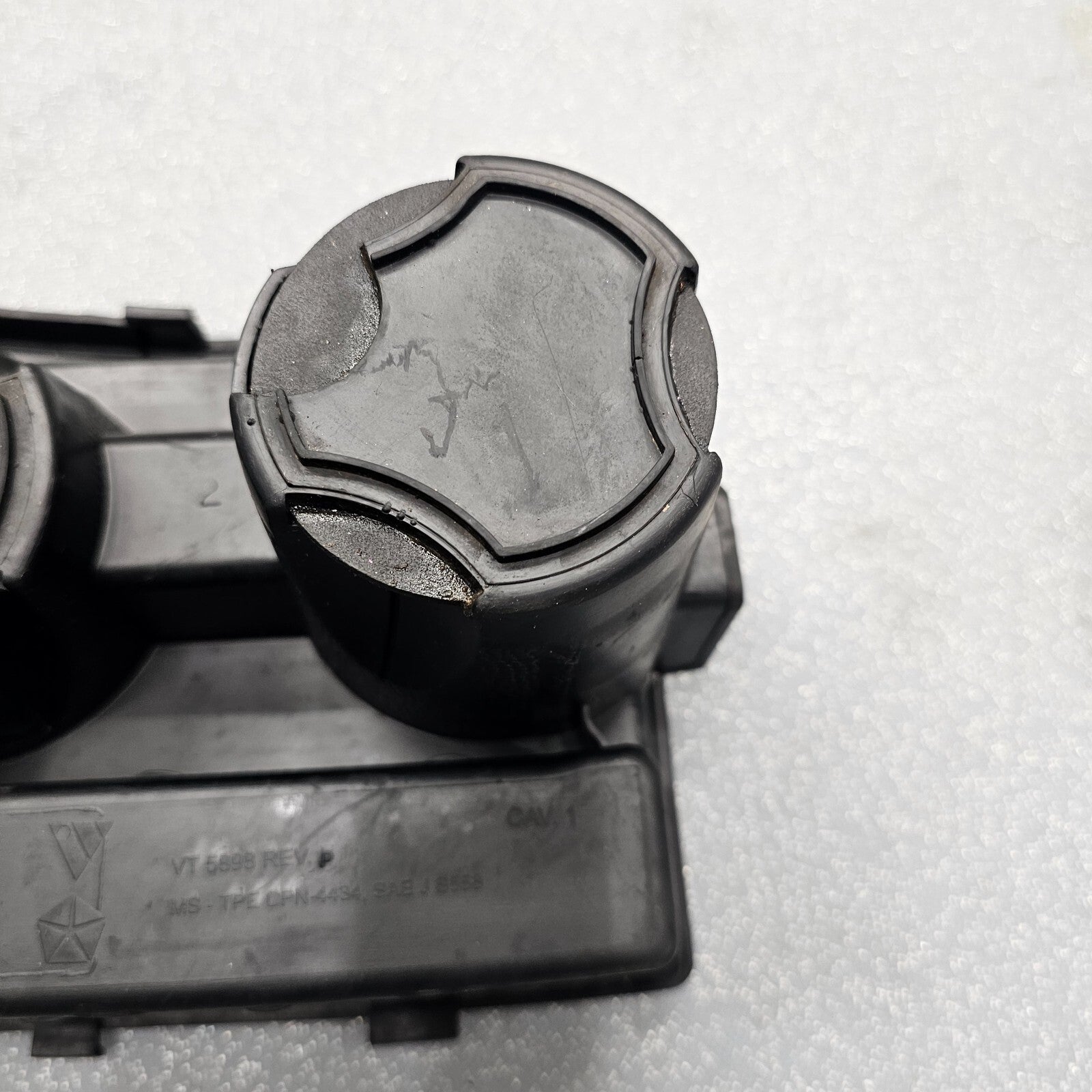 05-07Jeep GrandCherokee Commander Center Console Rubber Cup holder Insert OEM/JC