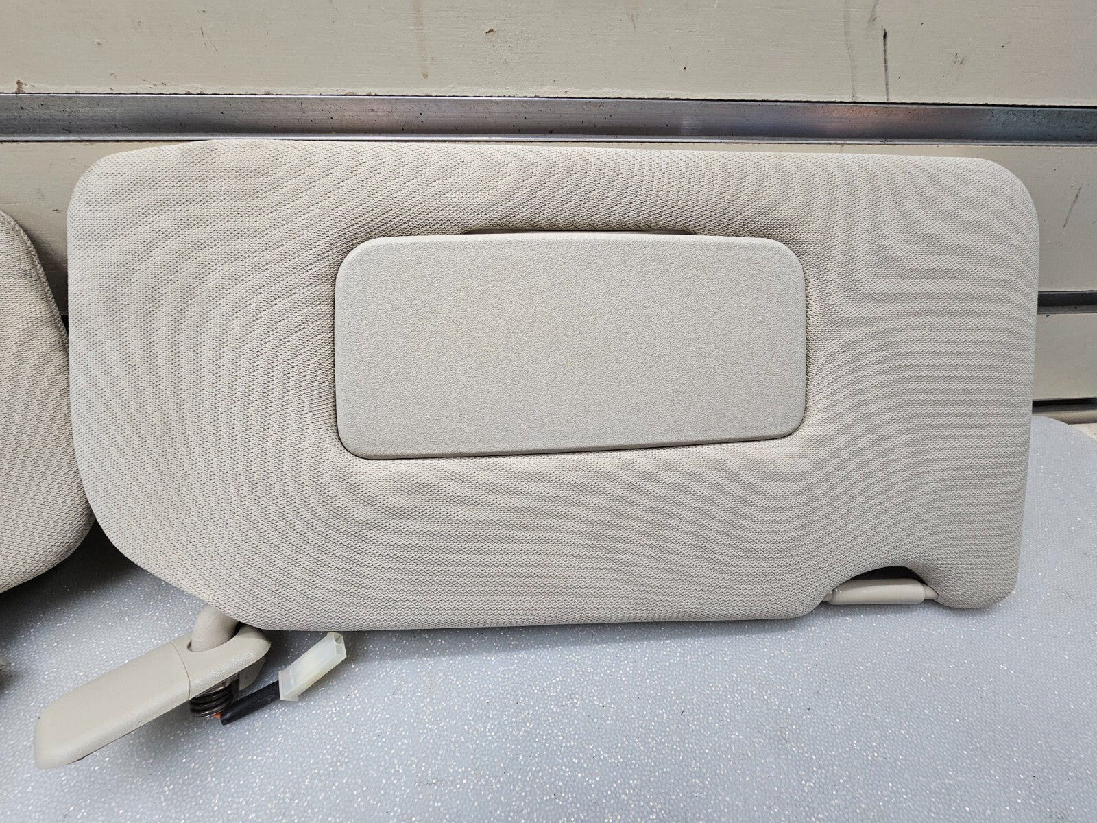🔥2007-2012 Nissan Altima Sun Visor driver and passenger set gray - lighted OEM