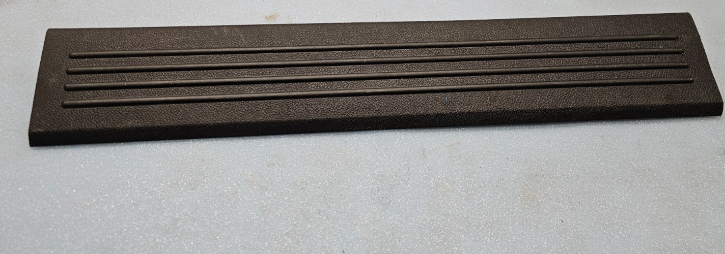 🔥07-14 SILVERADO SIERRA LEFT FRONT CREW CAB DOOR SILL SCUFF PLATE TRIM BLACK
