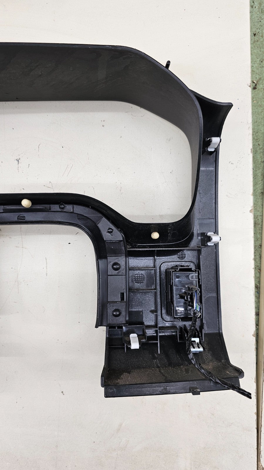 09-14 Ford E150 E250 Dash Instrument Cluster speedometer Trim Bezel Panel Black