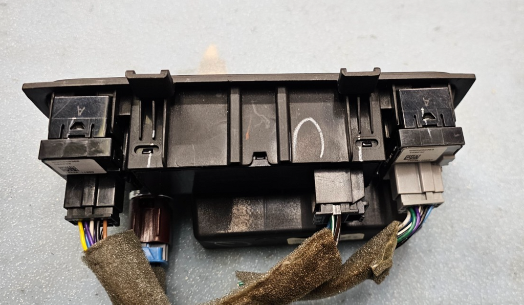 🔥2008-2012 Buick Enclave Dash Console Heat Traction Switch Assembly OEM BLACK