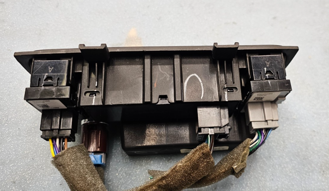 🔥2008-2012 Buick Enclave Dash Console Heat Traction Switch Assembly OEM BLACK