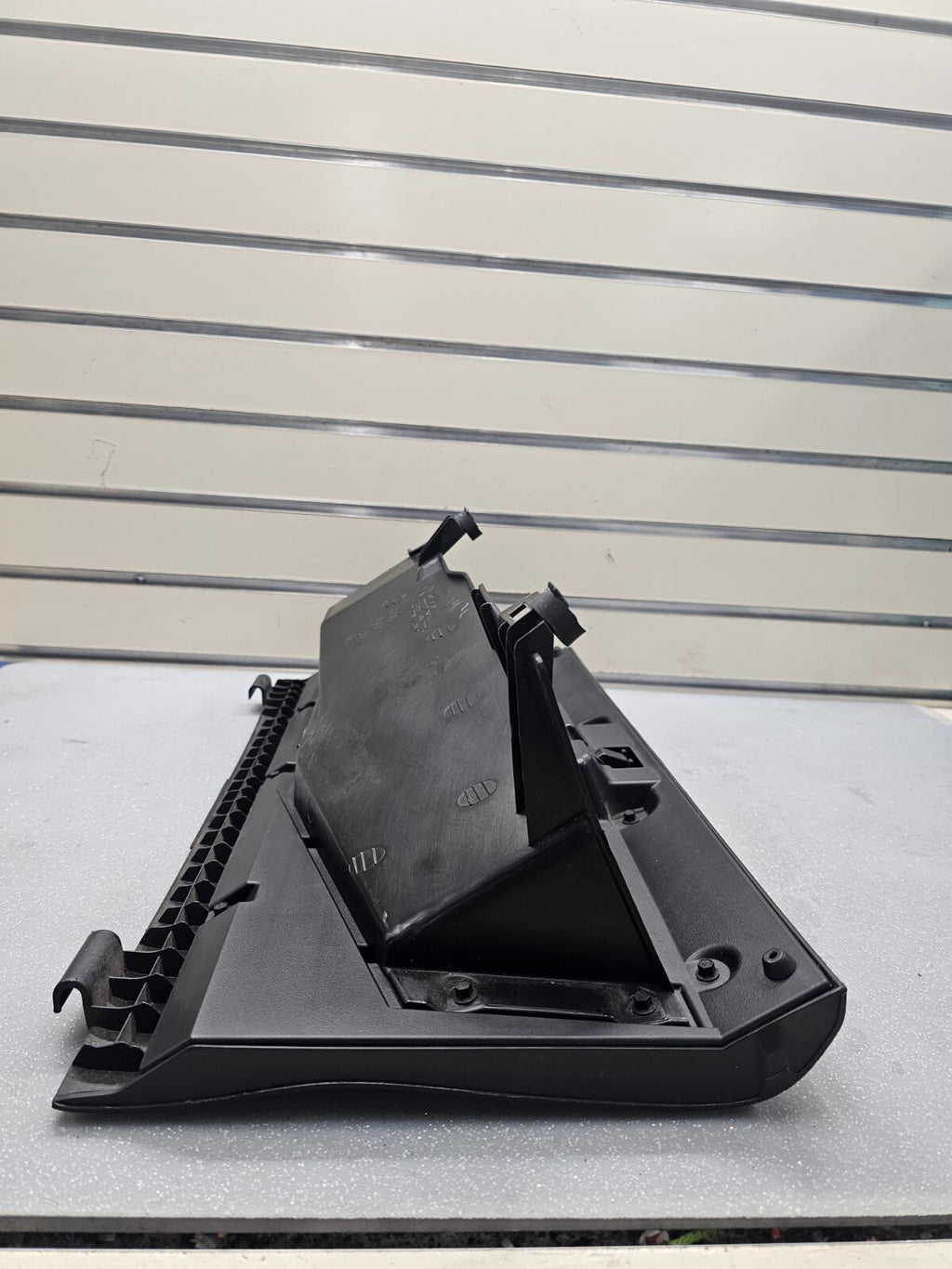 02-05 Dodge RAM 1500 2500 Dash GLOVE BOX Storage Compartment Assembly BLACK G22