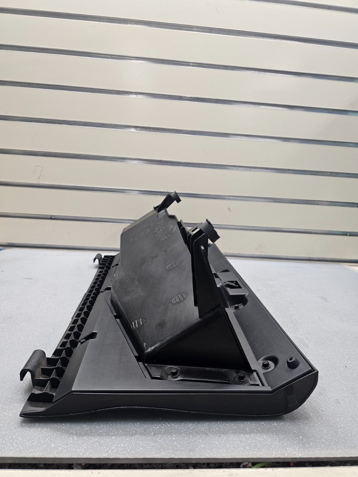 02-05 Dodge RAM 1500 2500 Dash GLOVE BOX Storage Compartment Assembly BLACK G22