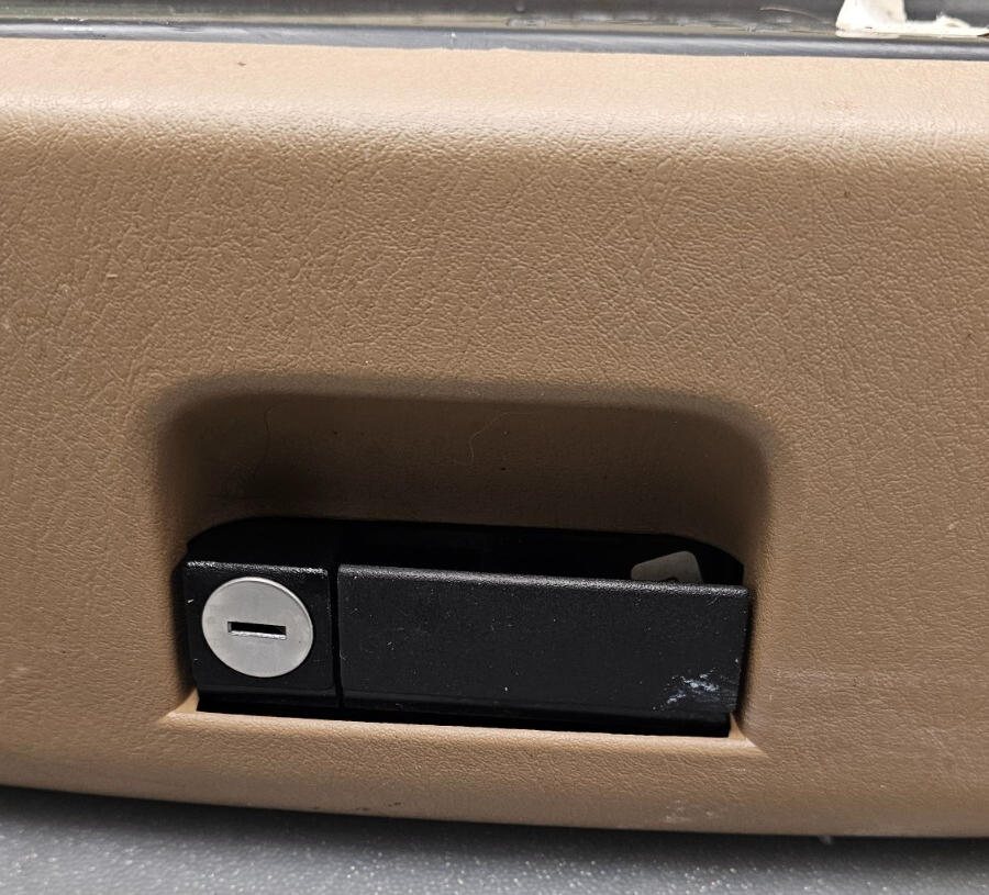 🔥01-07 CARAVAN TOWN COUNTRY DASH GLOVE BOX COMPARTMENT LID COVER ASSEMBLY TAN