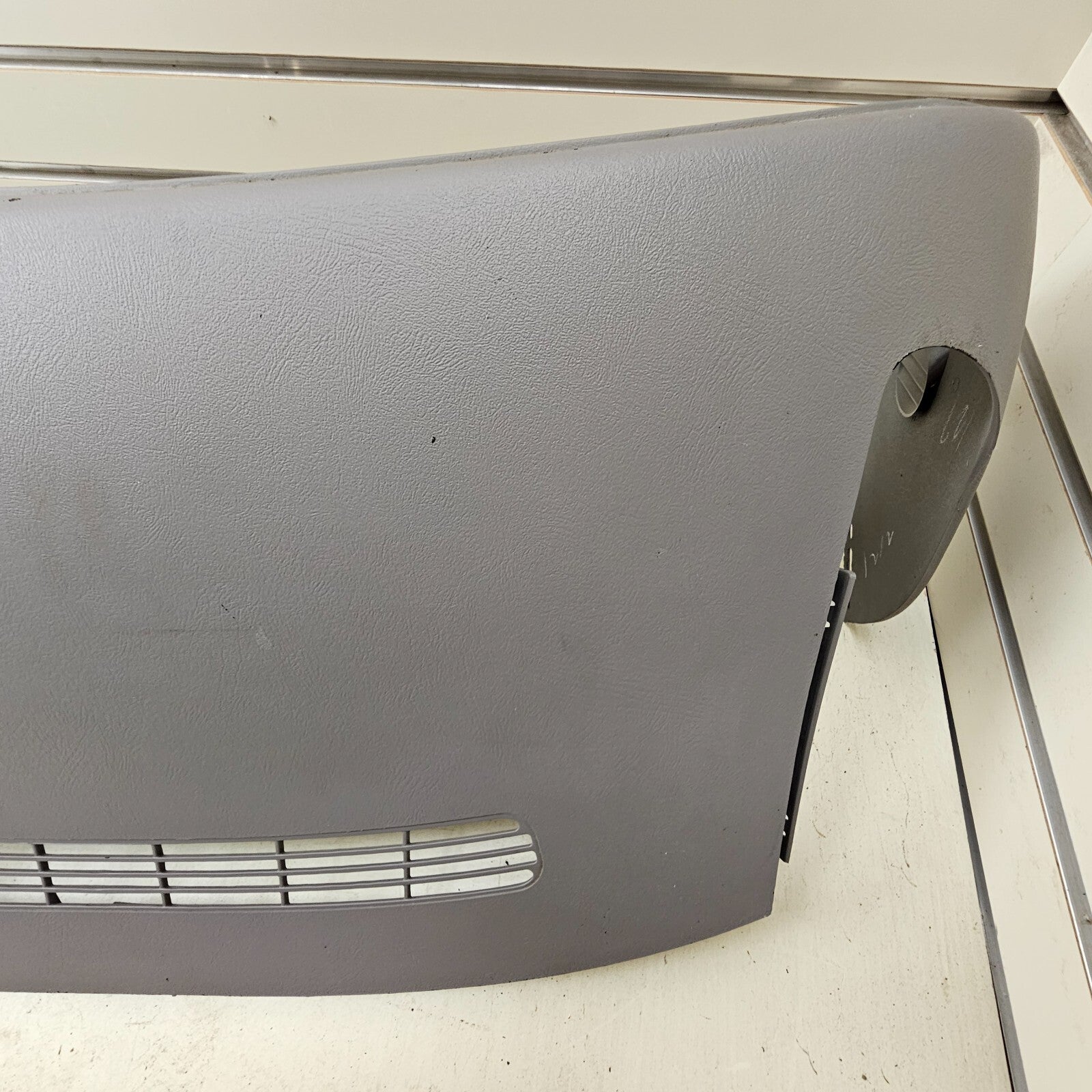 99-06 SILVERADO SIERRA TAHOE Upper Dash Cap Cover Top Dashboard Pad LT Gray DP1