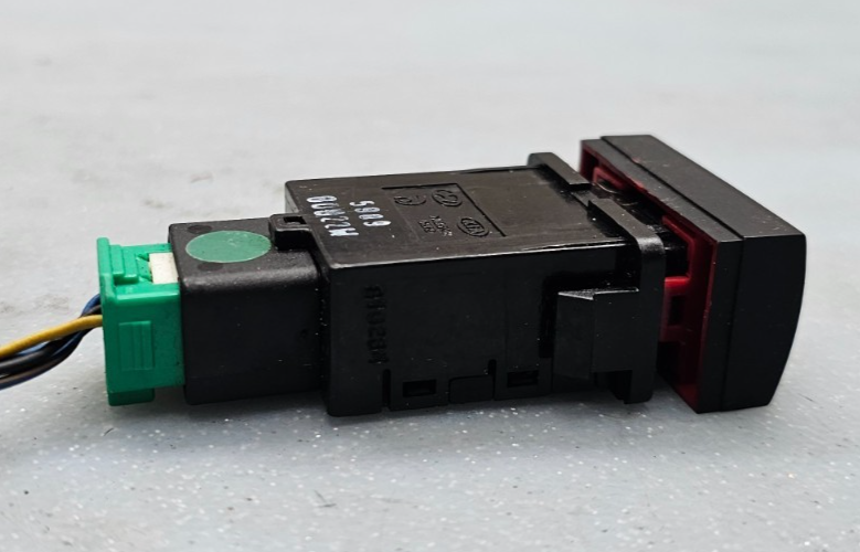 🔥04-09 Kia Cerato/Spectra Hazard Warning light switch Black OEM