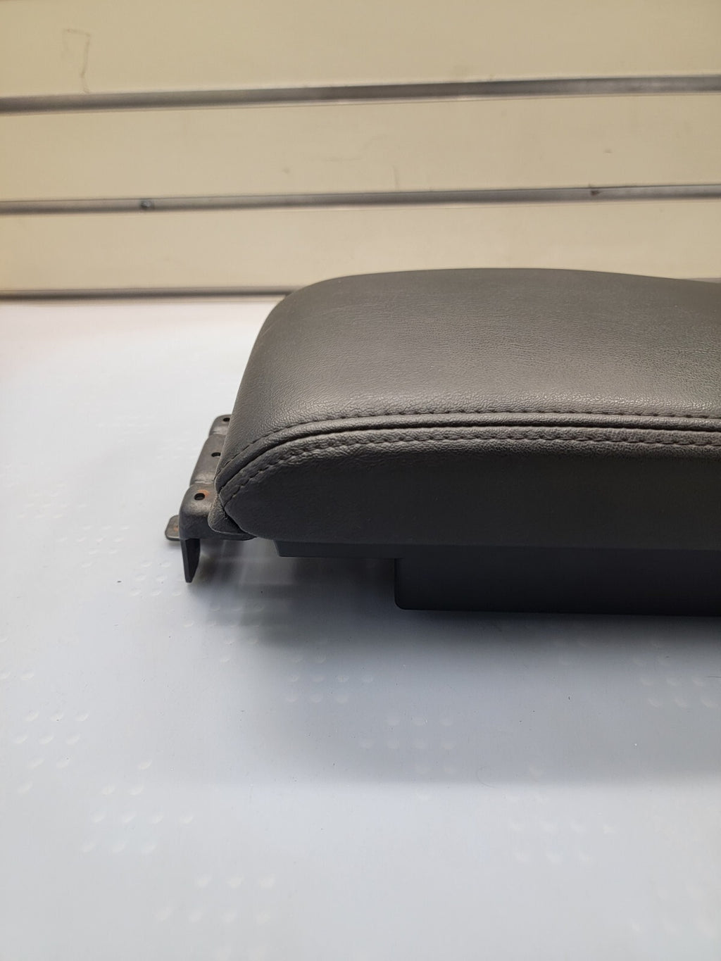 🔥08-12 Chevy Malibu FRONT CONSOLE LID ARMREST ASSEMBLY SLIDING STORAGE BLACK
