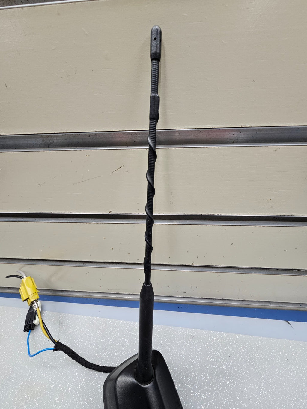 12-15 FORD FOCUS ESCAPE FUSION ROOF AM FM RADIO SHARK MOUNT ANTENNA ASSEMBLY OEM