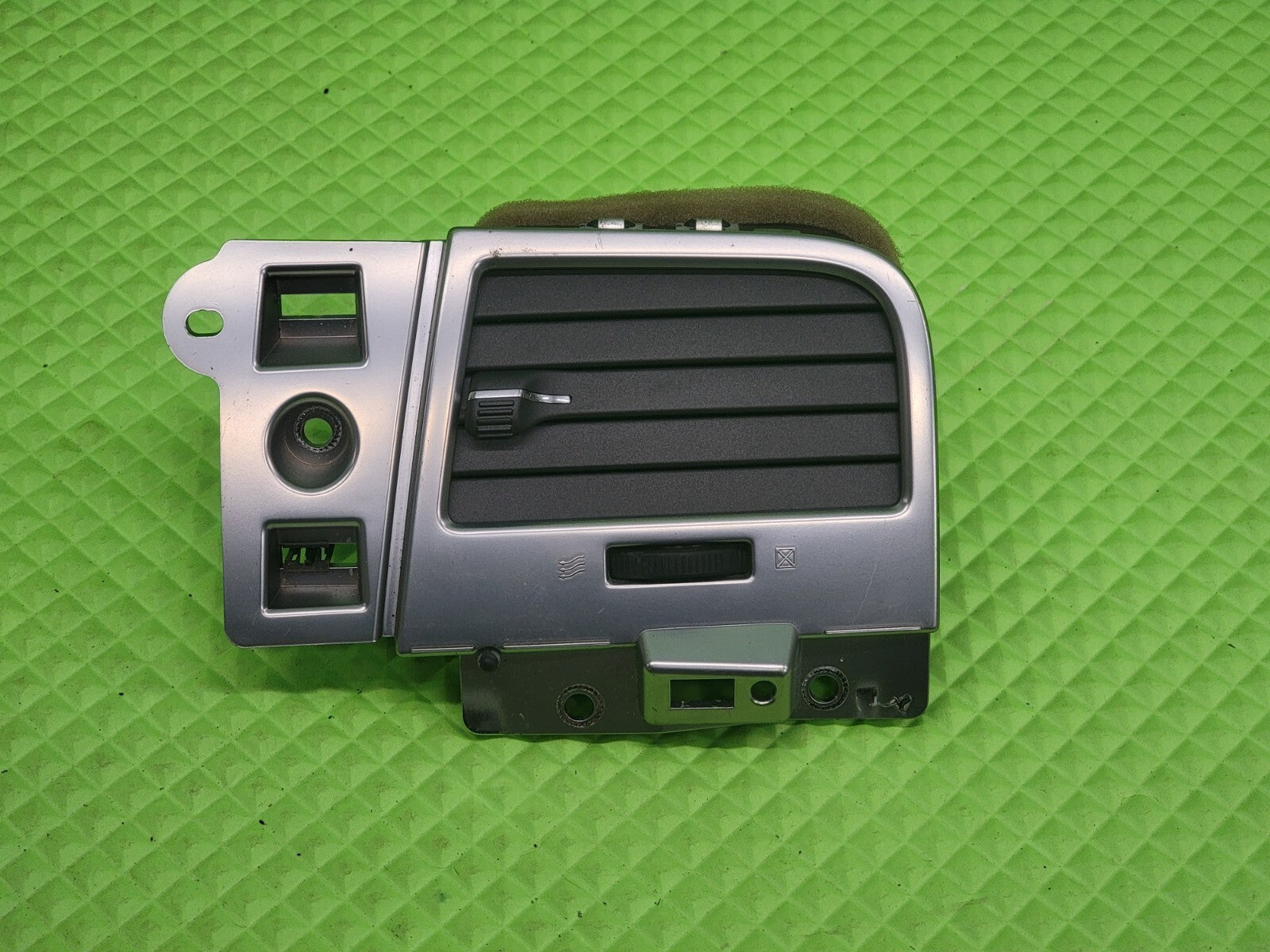 🔥2009-2012 LINCOLN MKS RIGHT PASSENGER SIDE DASH BOARD AIR VENT SILVER VT29