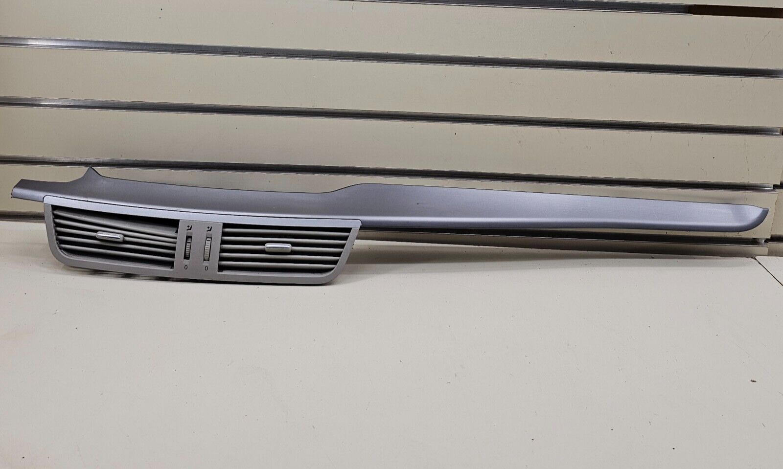 🔥09-14 Volkswagen Routan Dash Front Center Trim Bezel Panel Air Vent Silver OEM