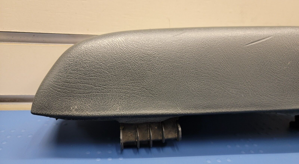 99-02 Chevrolet GMC Silverado Tahoe Front Right Door Armrest Handle graphite H1