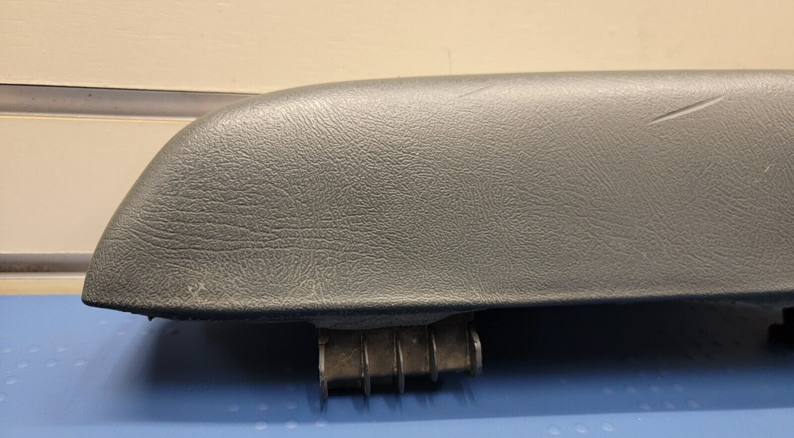 99-02 Chevrolet GMC Silverado Tahoe Front Right Door Armrest Handle graphite H1