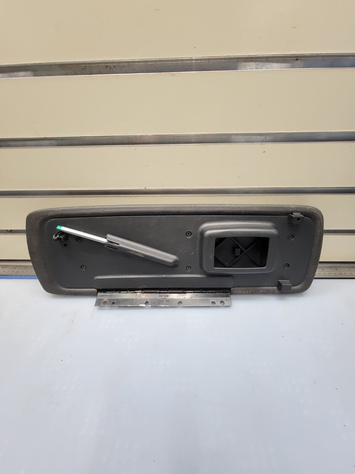 🔥2001-2007 Dodge Dakota/ Durango Center Console Lid Bracket Armrest Black