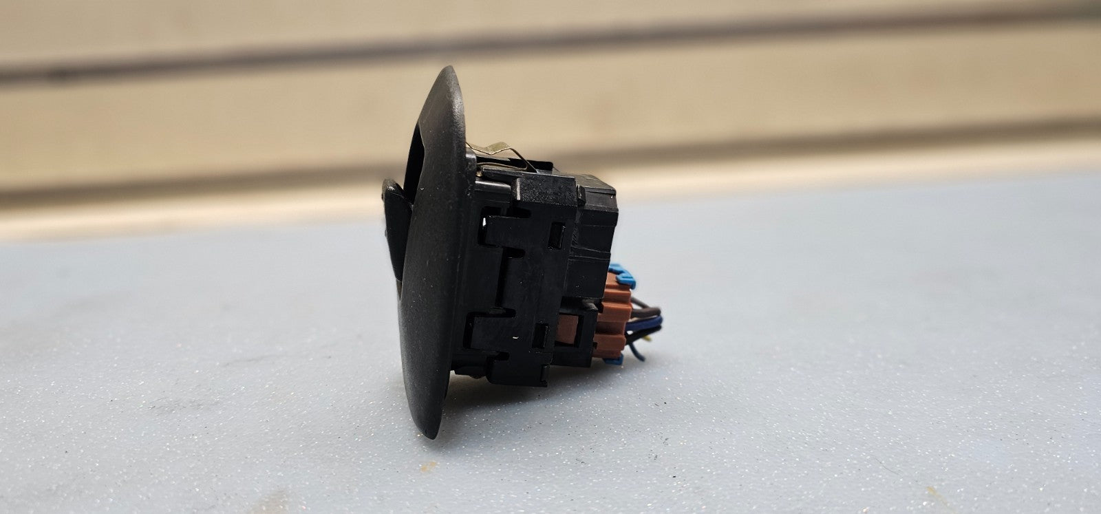 🔥03-06 Silverado Tahoe Suburban Yukon Sierra Left Rear Window Door Switch Black