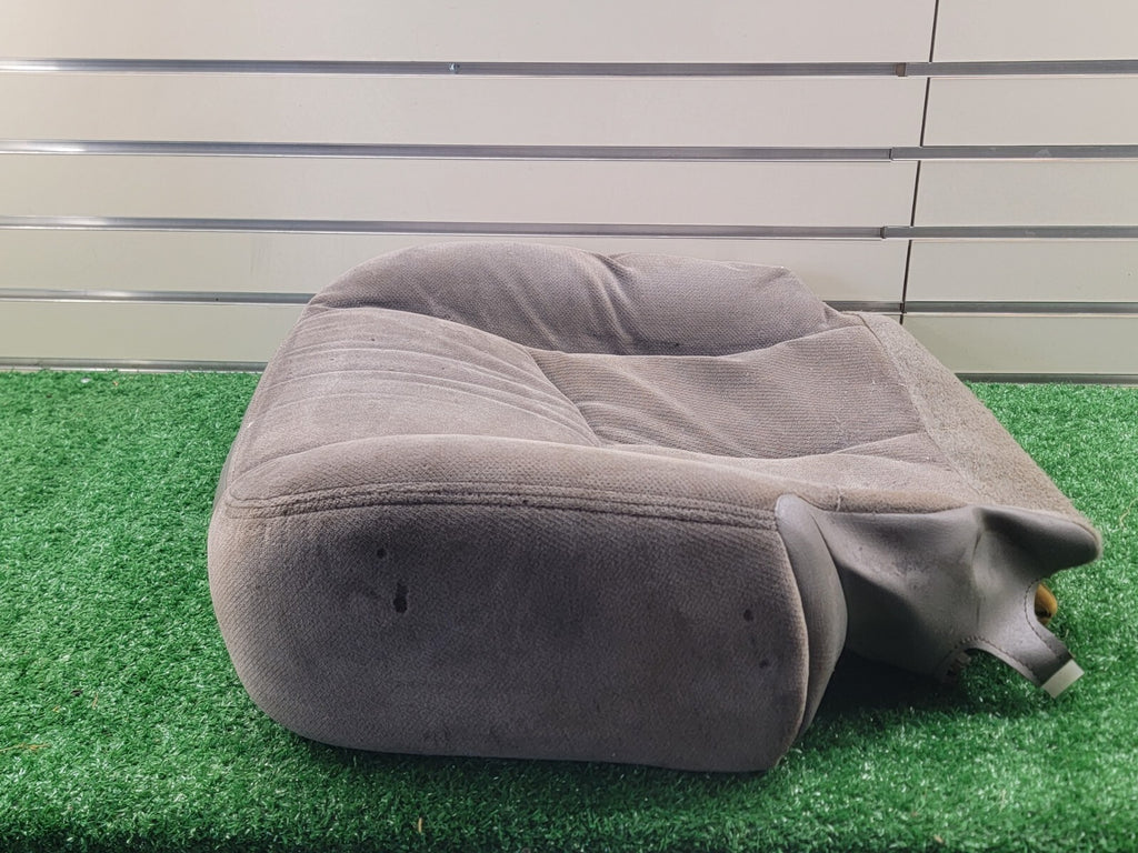 🔥99-06 Chevy Silverado Tahoe Sierra  bottom seat cloth front right V3 Tan