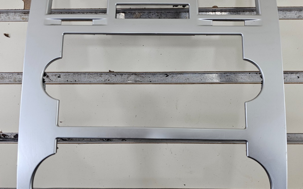 05-07 CHRYSLER 300 RADIO BEZEL CENTER AIR VENTS Storage CARBON SILVER B16