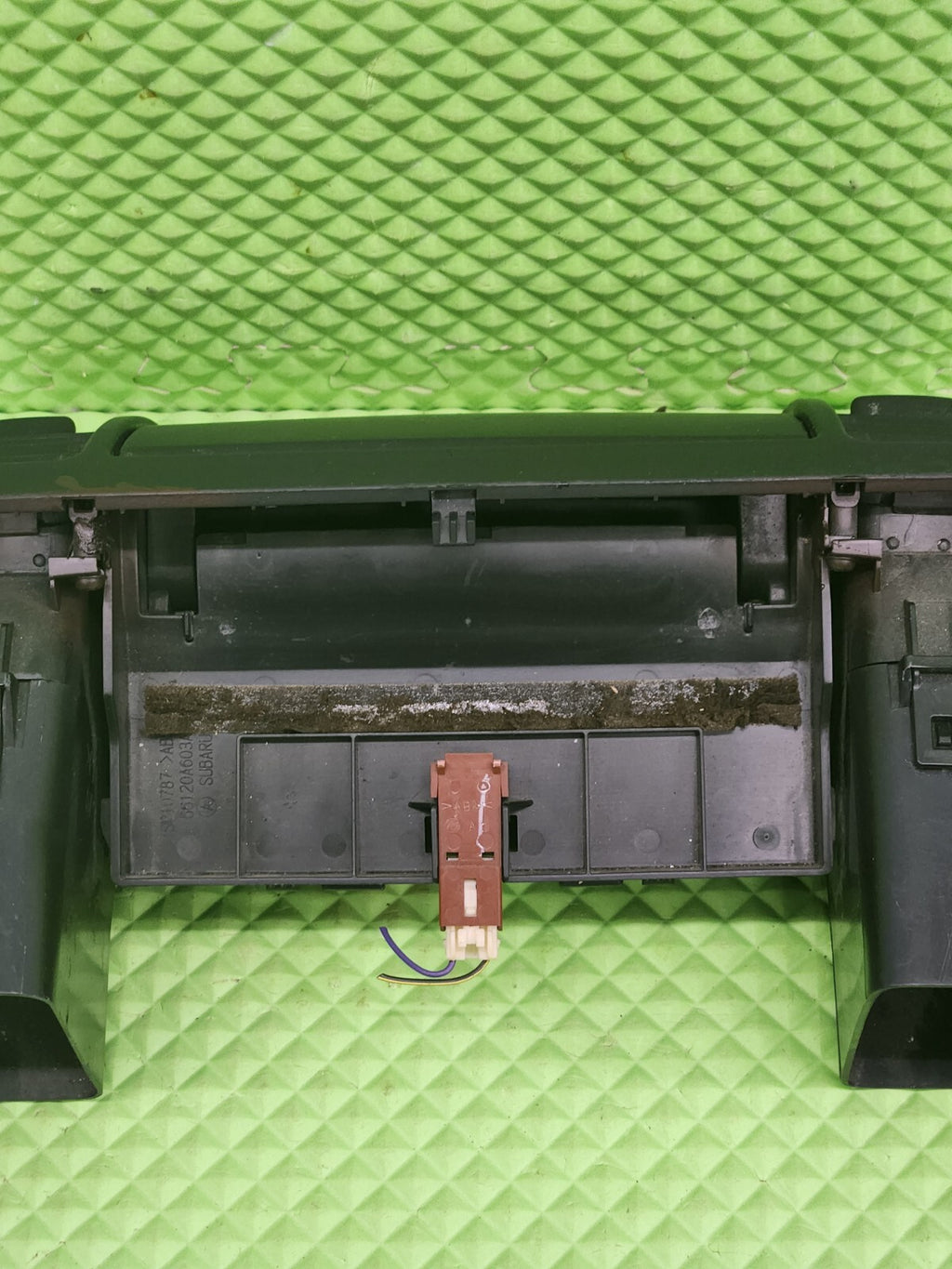05-09 Subaru Legacy Outback Center Dash Trim Bezel Vents Clock Storage OEM B31