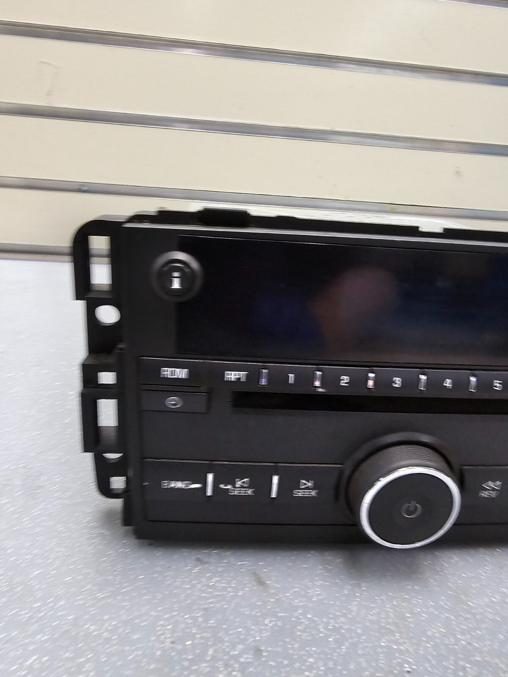 🔥06-08 Chevy Monte Carlo Impala AMFM CD Aux mp3 Input Radio U1C  15850677