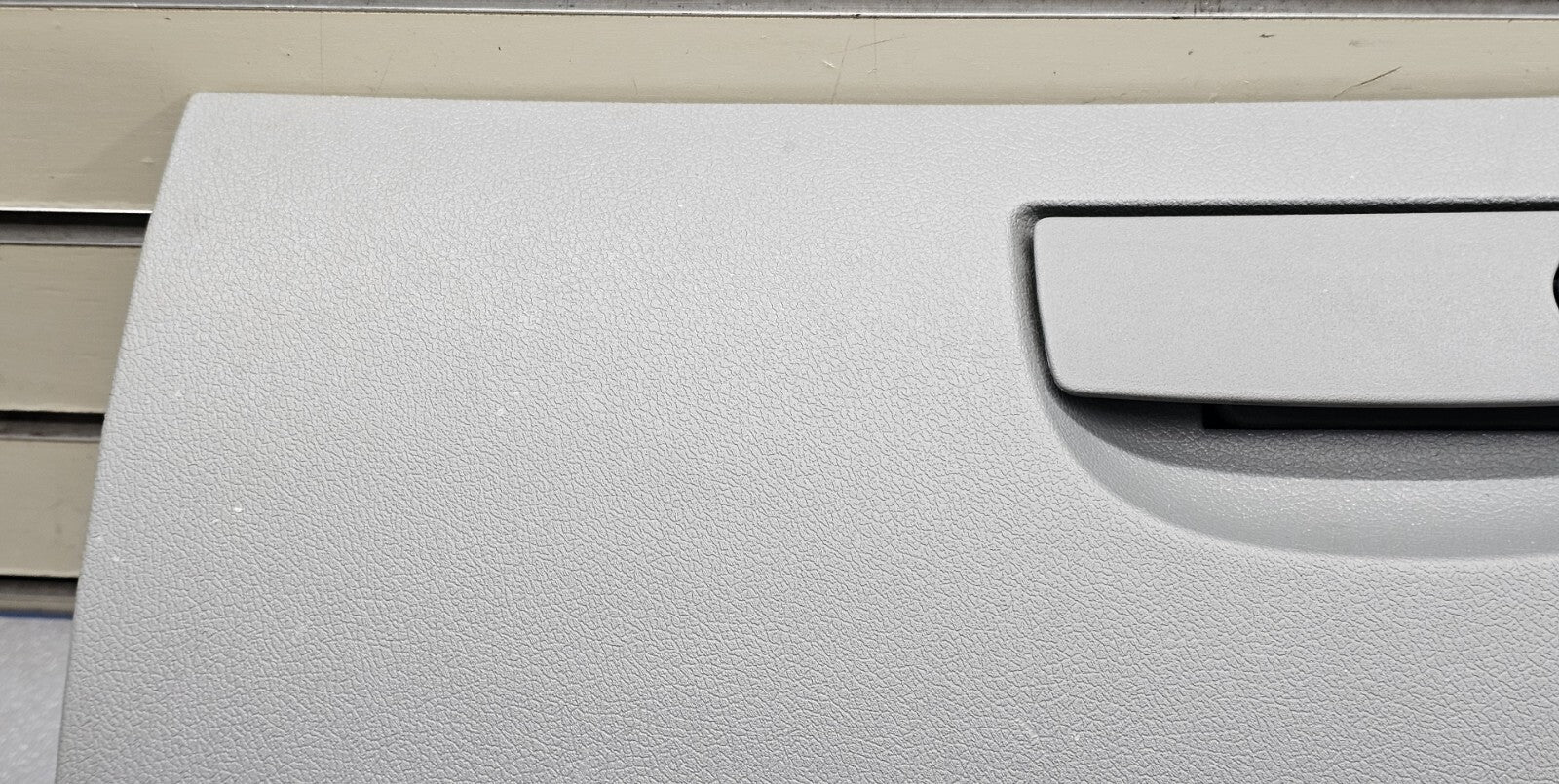 🔥05-10 CHARGER Chrysler 300 DASH Glove Box Storage Compartment Assembly Gray