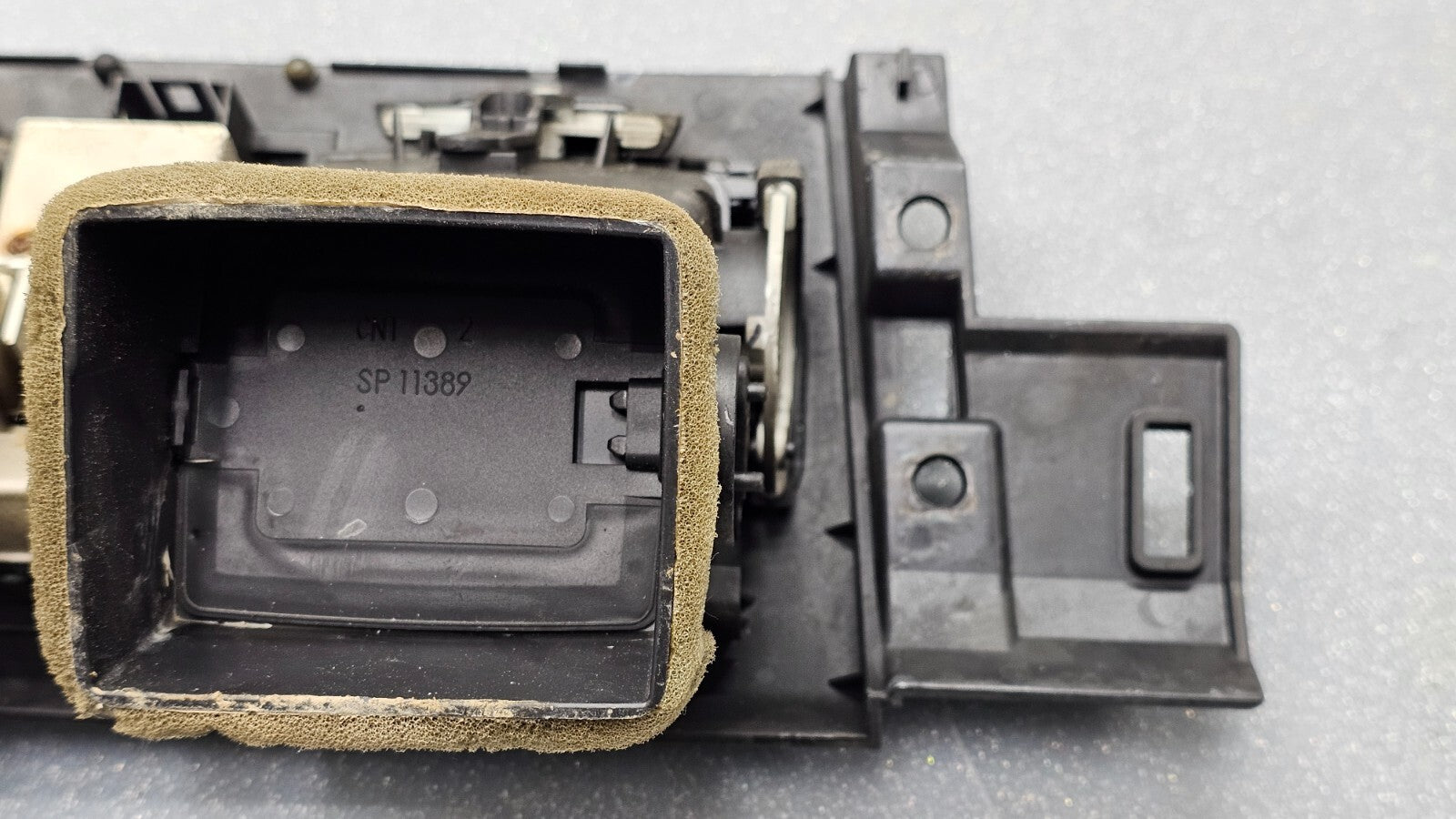 🔥06-11 Cadillac DTS Dash Center Air Vent Heater Bezel Conditioning BLACK OEM