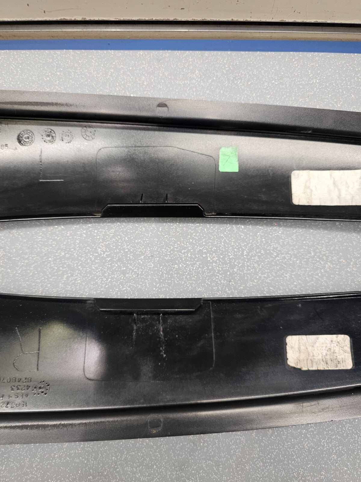 🔥2002-2009 Chevrolet TRAILBLAZER Rear Lift Gate Pillar Trim Molding BLACK SET 2