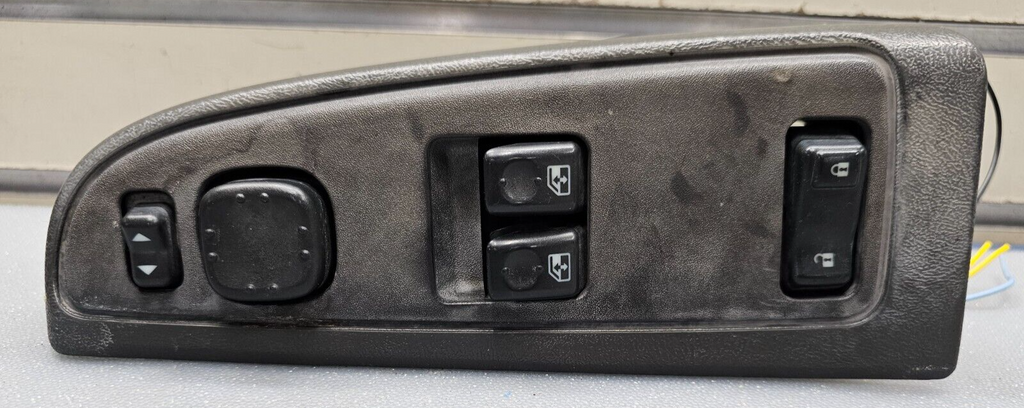 03-06 Silverado Sierra Power Left Driver Master Window Switch Assembly Black WS4