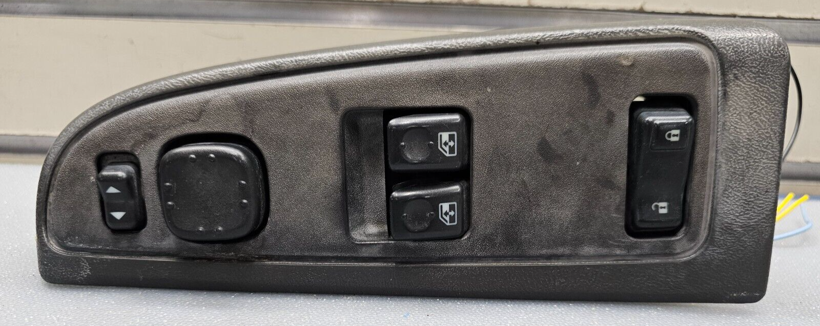 03-06 Silverado Sierra Power Left Driver Master Window Switch Assembly Black WS4