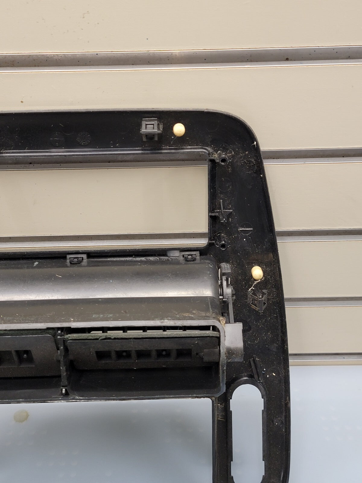 02-05 FORD EXPLORER RADIO AUDIO CLIMATE TEMPERATURE CONTROL BEZEL TRIM GRAY
