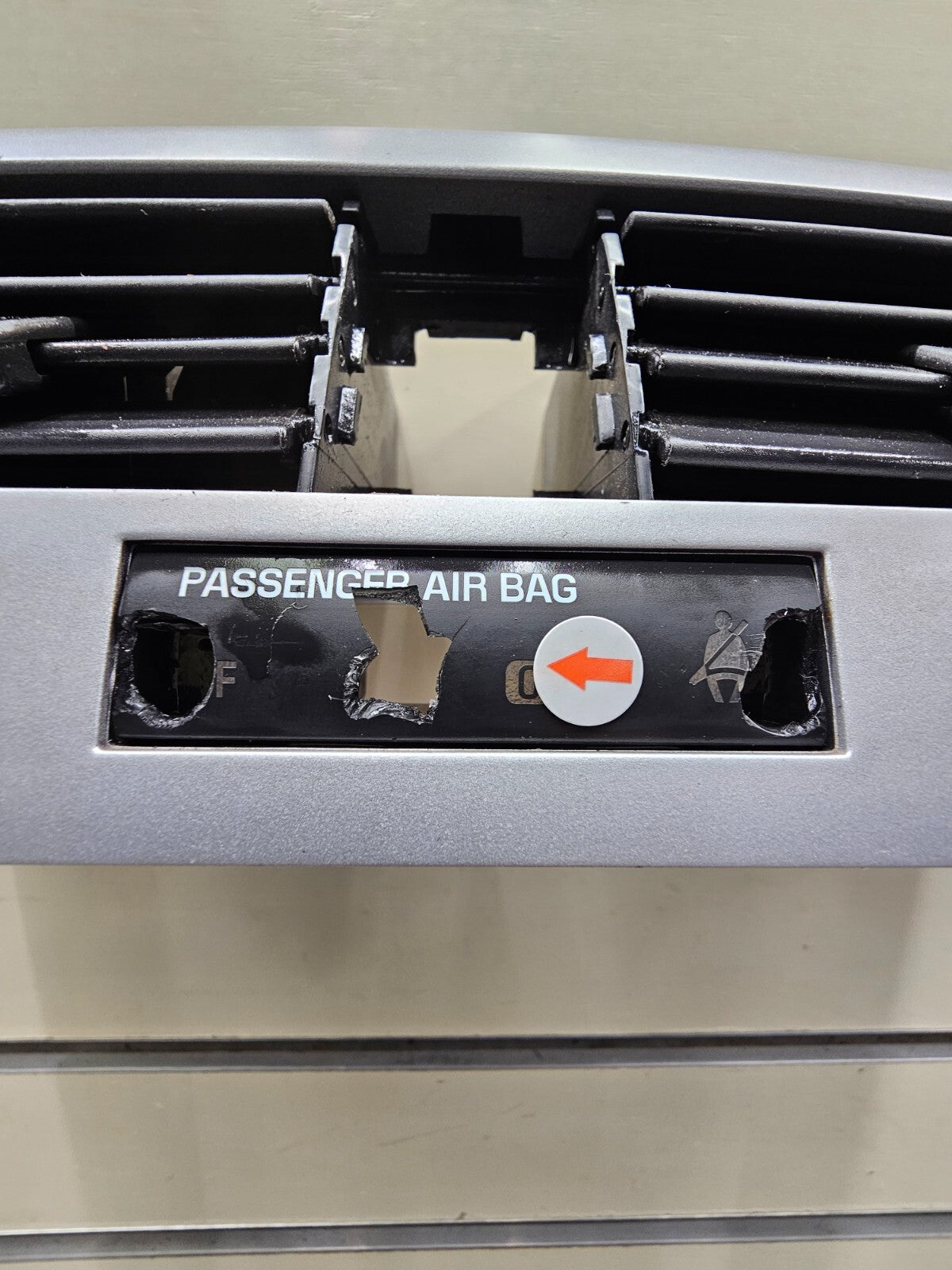 07-09 Equinox Center Dash AM FM Radio Climate Stereo Bezel Trim Panel SILVER B43