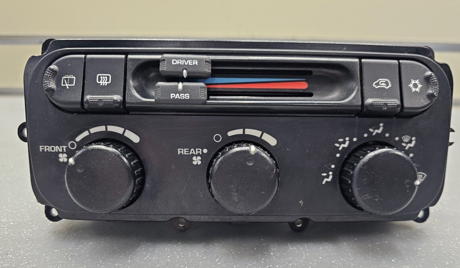 04-07 Dodge Caravan Town Country Dash AC Climate Temperature Heater Control OEM