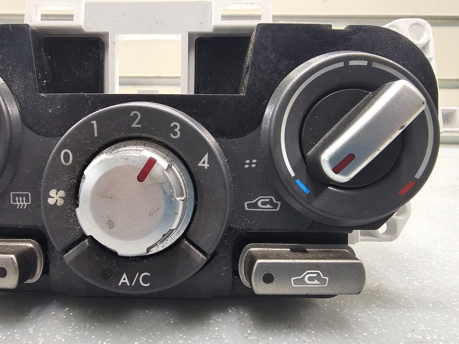 09-13 Subaru Forester Dash AC Heater Temperature Climate Control Air Conditioner