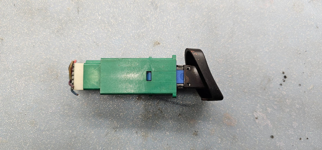 🔥00-05 Impala Monte Carlo Hazard Switch Flasher Warning Emergency Light Button