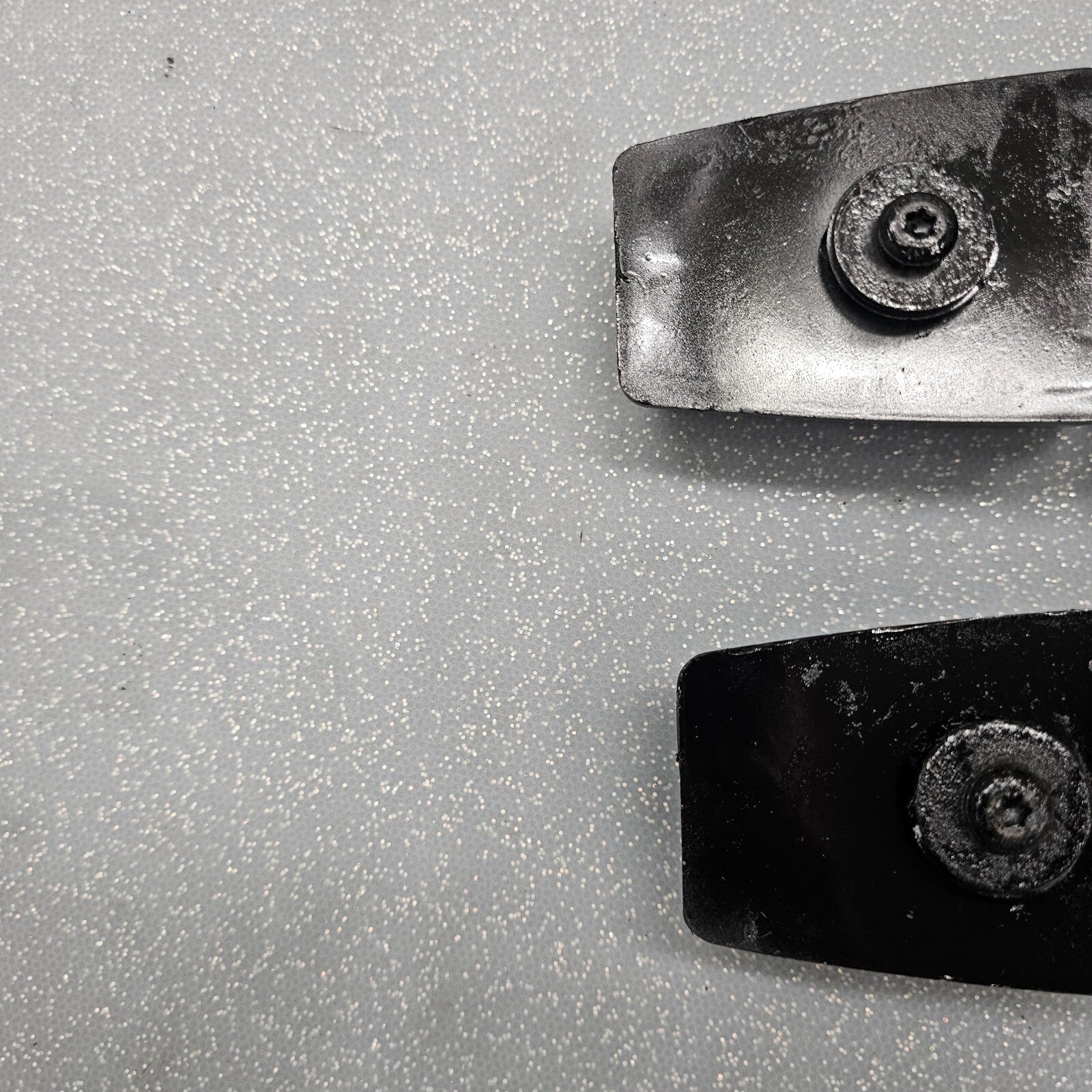 06-10 JEEP COMMANDER REAR LIFTGATE GLASS WINDOW HINGES SET LEFT RIGHT OEM/JC