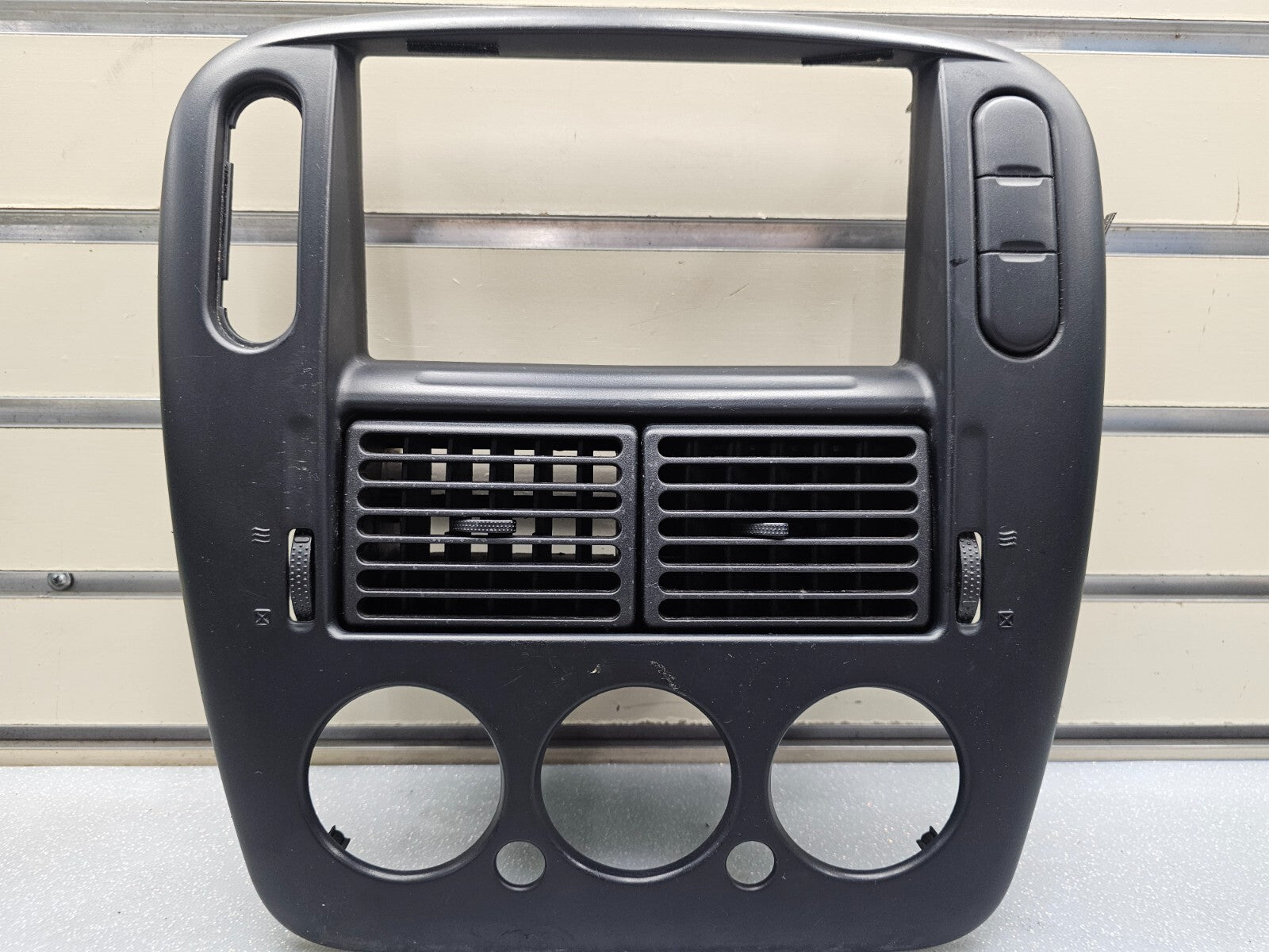 🔥02-05 EXPLORER MOUNTAINEER DASH RADIO CLIMATE TEMPERATURE CONTROL BEZEL BLACK