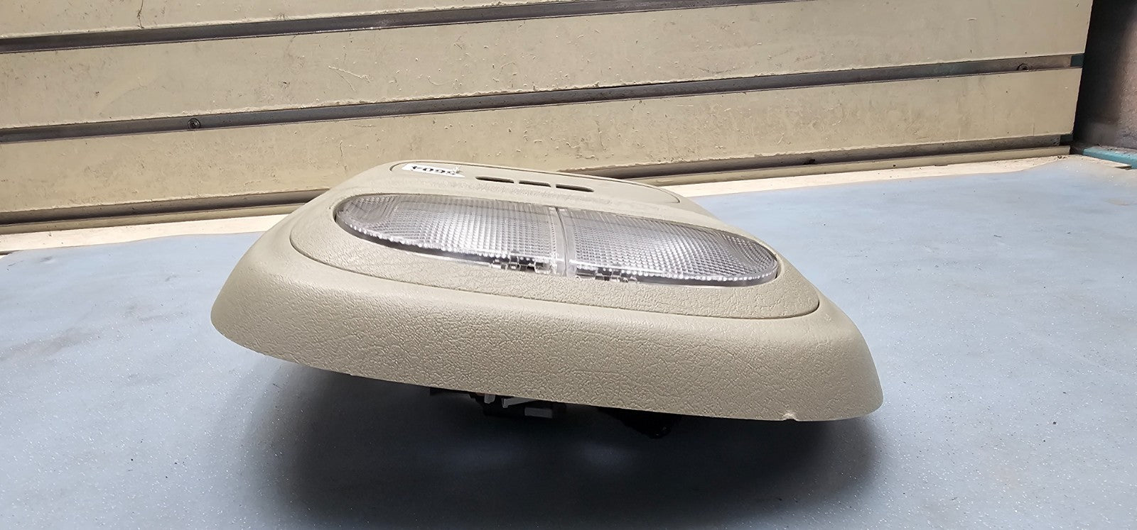 🔥02-09 TRAILBLAZER ENVOY OVERHEAD CONSOLE DOME LIGHT MAP STORAGE ASSEMBLY TAN
