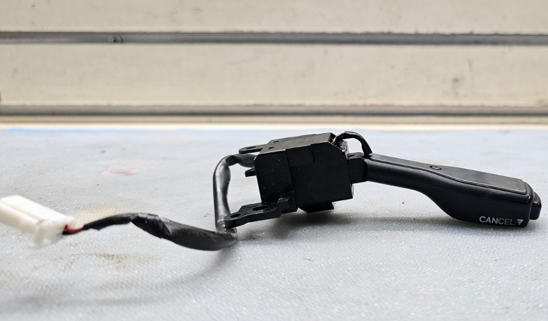 🔥04-22 RAV4 Prius Corolla 4Runner Steering Wheel Cruise Control Switch Black