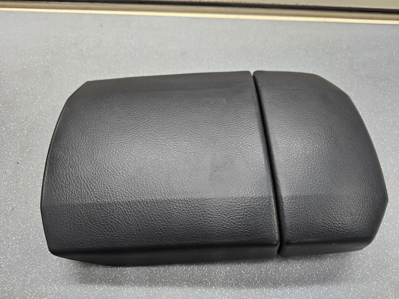 🔥03-09 Toyota 4Runner Center Console Lid Top Pad Storage Armrest Assembly Black