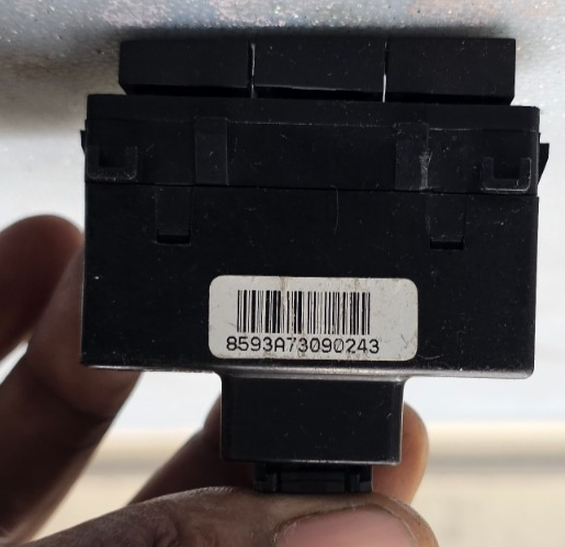 🔥06-09 Suzuki XL-7 Center Traction Information Display Locking Lock Switch
