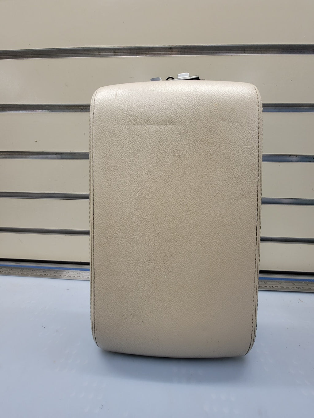 🔥2003-2005 LINCOLN AVIATOR CENTER CONSOLE LID ARMREST TAN