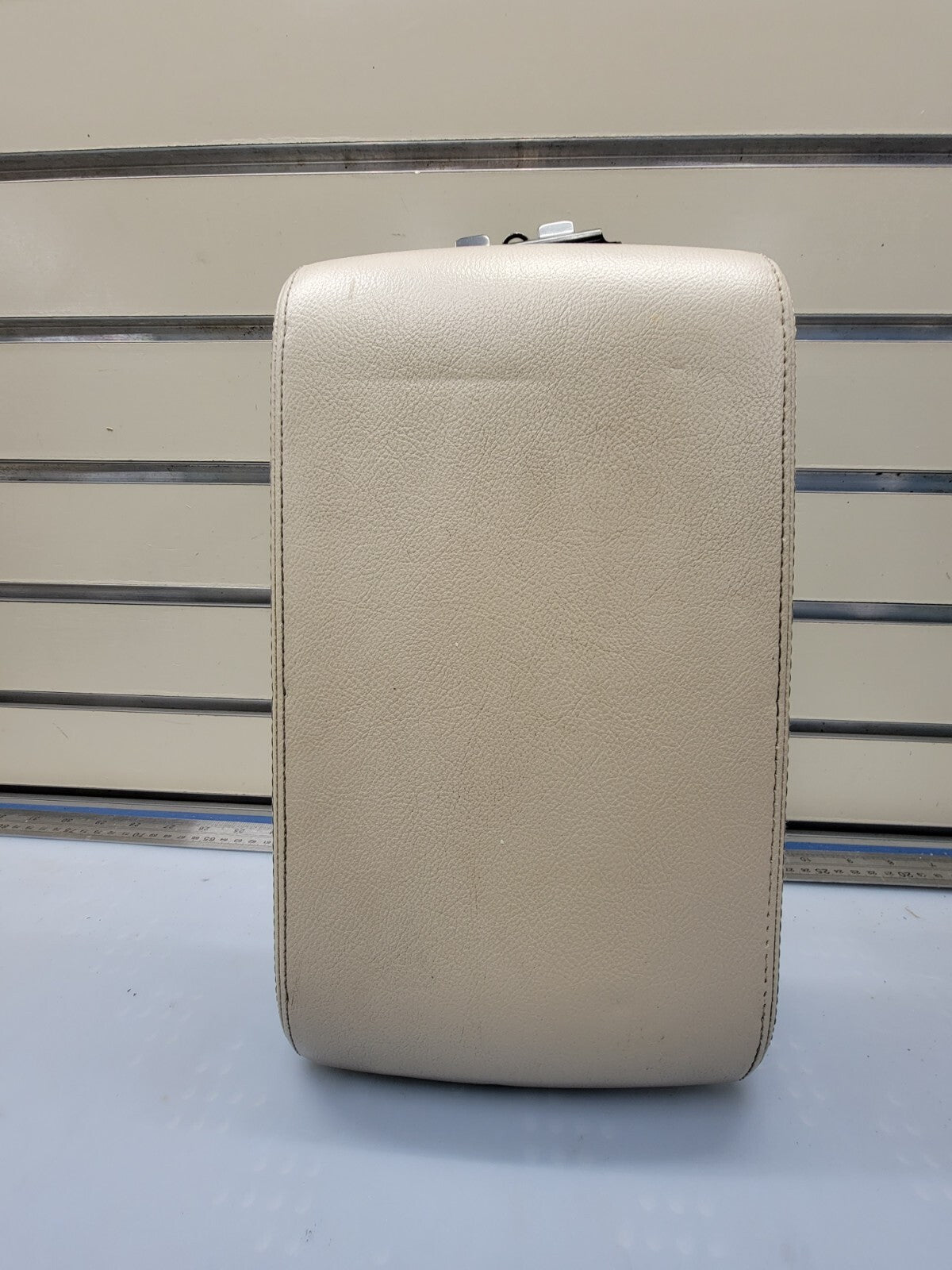 🔥2003-2005 LINCOLN AVIATOR CENTER CONSOLE LID ARMREST TAN