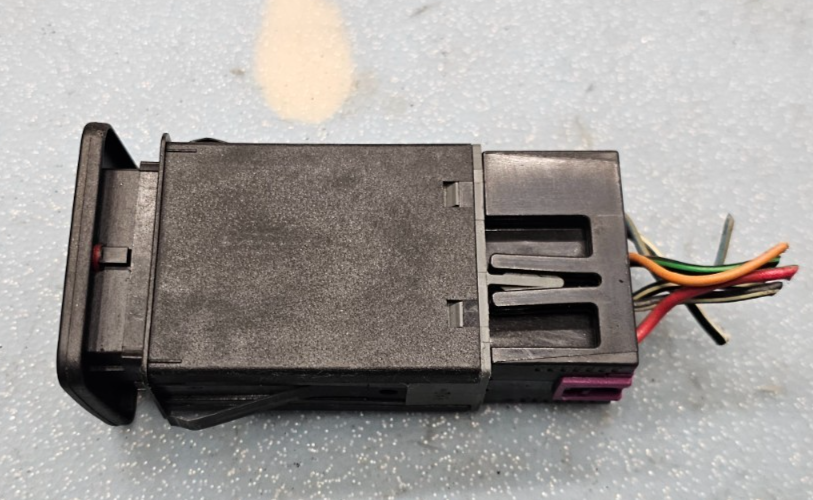 99-06 Golf Jetta Emergency Flasher Hazard Emergency Light Switch Assembly Black