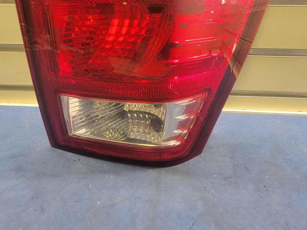 07-10 Jeep Grand Cherokee Tail light Right Passenger Side Assembly Chrome