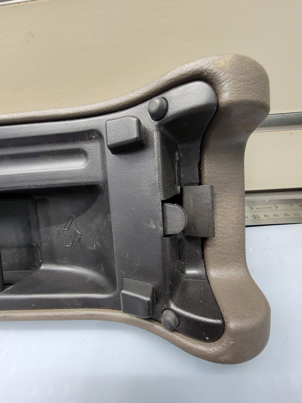 🔥01-05 SEBRING STRATUS Center Console Lid Armrest Storage Top Assembly DK TAN