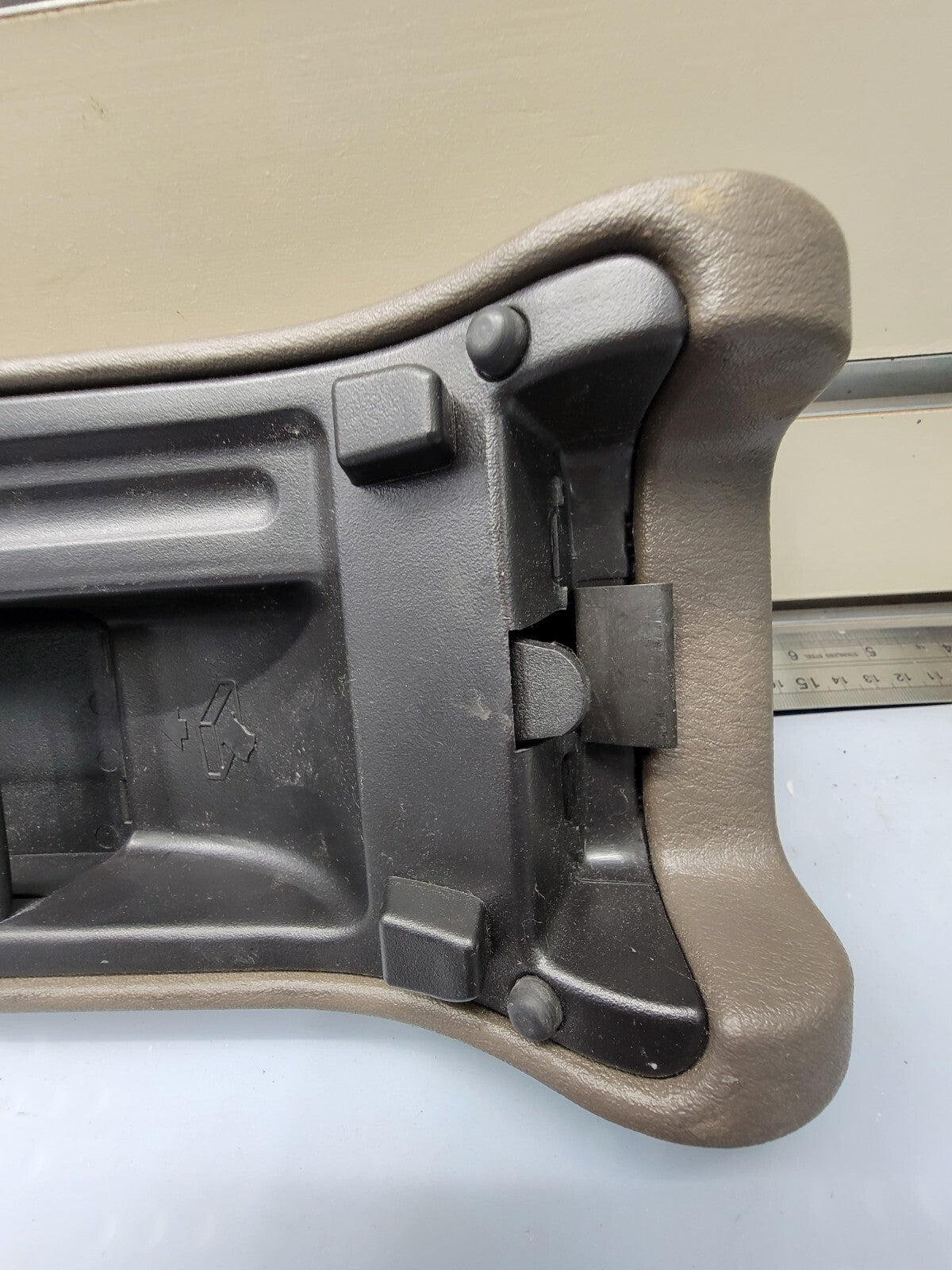 🔥01-05 SEBRING STRATUS Center Console Lid Armrest Storage Top Assembly DK TAN