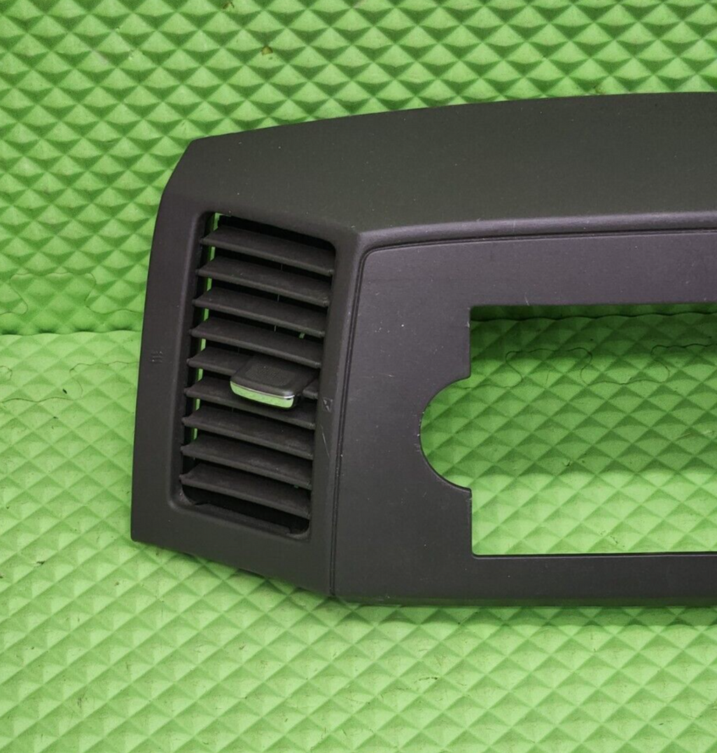 🔥2005-2007 Jeep Grand Cherokee RADIO TRIM BEZEL W VENTS Dark Gray B30