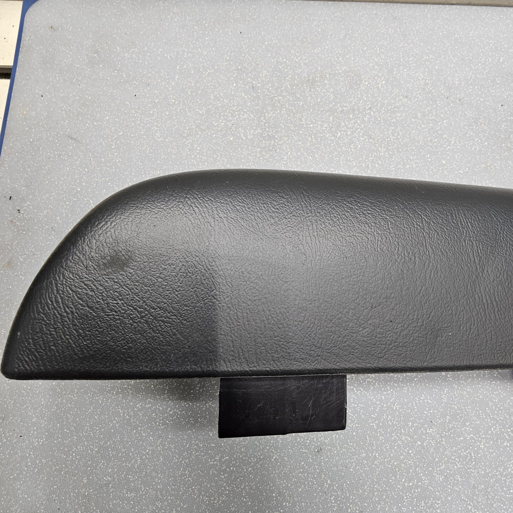 99-06 Chevy GMC Silverado Door Panel ARMREST Front RIGHT Handle GRAPHITE H3 MANU