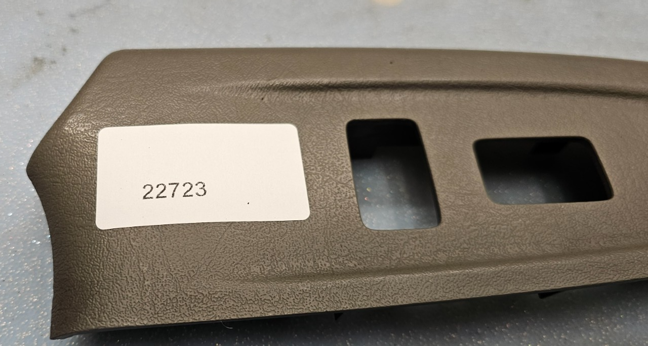 🔥02-05 CHEVY TRAILBLAZER Window Door Switch Front RIGHT Passenger Assembly Tan 