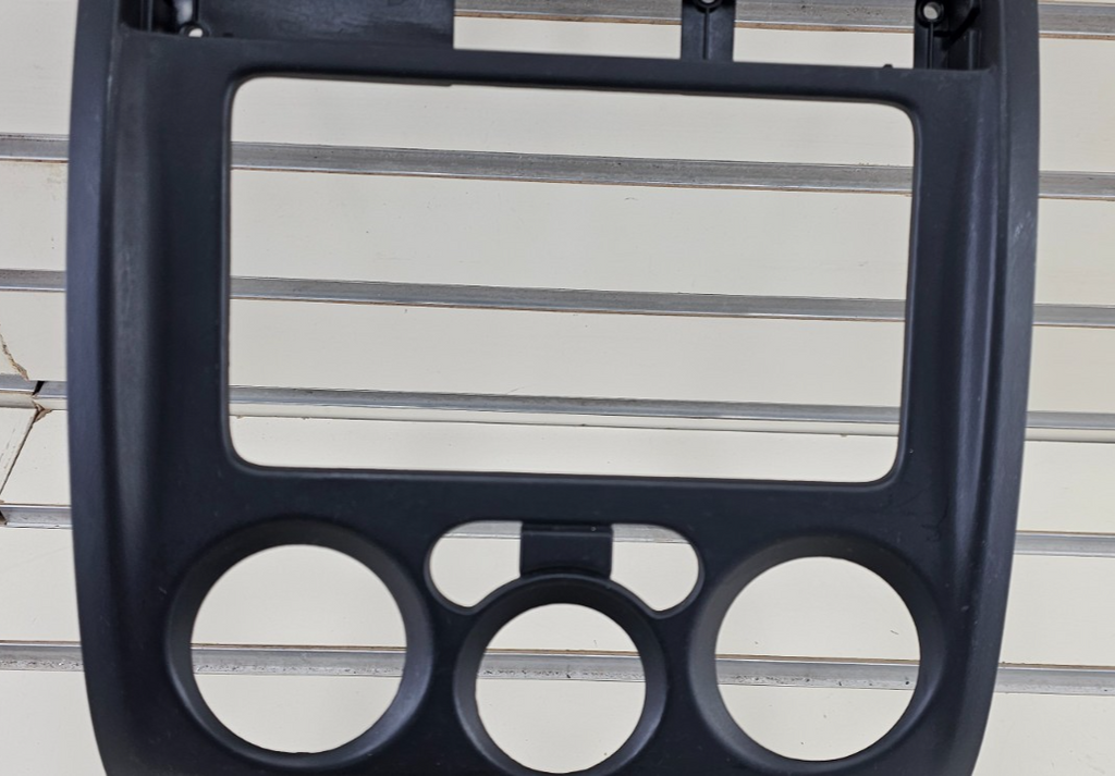 🔥2004-2012 CHEVY COLORADO GMC CANYON CENTER DASH RADIO VENT BEZEL BLACK