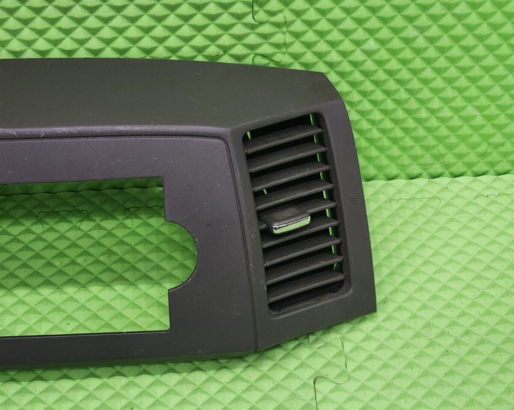 🔥2005-2007 Jeep Grand Cherokee RADIO TRIM BEZEL W VENTS Dark Gray B30